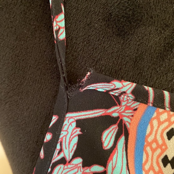 Express Asymmetrical Hem Blouse - Picture 3 of 7